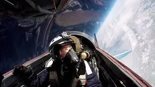 【宇宙がすぐそこ！】ロシア発 民間人がMIG戦闘機で行く成層圏旅行の動画