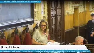 Laura Cavandoli: stop a vendita di abiti usati nel mercato di piazza Ghiaia a Parma