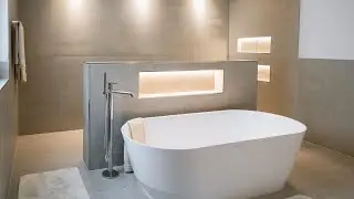 Masterbad mit freistehender Wanne und beidseitig begehbarer Dusche