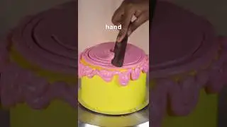 This is how to use a spatula while decorating your cakes 🔪