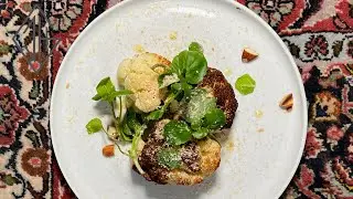 R&auml;tt 2 ur min vegansk 5-r&auml;ttersmeny: Blomk&aring;l med gr&ouml;n curryolja, mandel och veganskt parmesansmul
