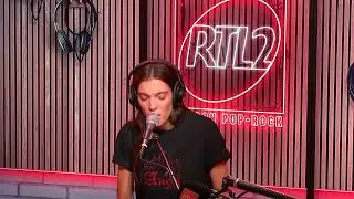 Charlotte Cardin interprète 