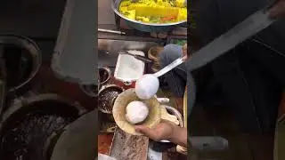 VRINDAVAN's Famous Papdi Chaat 😳😳 Eat one and satisfy your hunger till evening 😱😱 #shorts