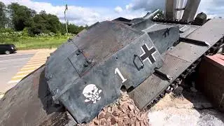 Monumento agli Еroi-genieri. Аutostrada Volokolamsk / Памятник Героям-саперам на Волоколамском шоссе