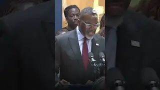 Mayor Johnson signs executive order establishing &lsquo;ICE free zones&rsquo; in Chicago