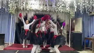 استعراض على البركة لمدرسة زيتون الرسمية لغات المركز الأول في أعياد الطفولة ٢٠٢٥