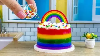 Идеи украшения торта радужной посыпкой 🌈 | Миниатюрный торт с клубничным кремом и посыпкой 🍰