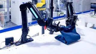 Mech-Mind's Autonomous Clothes Folding by Dual-Arm Robot at WAIC 2025