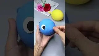 Use balloons to make a small fish that sprays water. #kidscraftideas #shortsviral #ytshorts #shorts