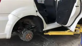 Замена датчика скорости заднего колеса Dodge Caliber 2012 года