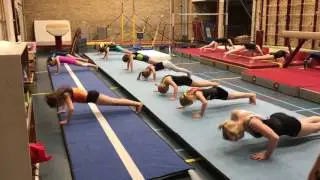 Impressie warming-up selectiegroep Turnen