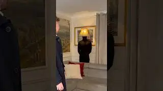 Замаскированный под лампу розыгрыш над братом-близнецом 😂