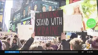 Hundreds pack Times Square for anti-war rally