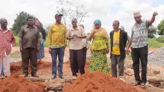 WALIMU WANAOTEMBEA KILOMITA 8 KWENDA KAZINI WASAIDIWA HANDENI