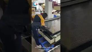 What is the structure of a shaking table?