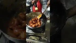#streetfood #minivlog #youtubeshorts #chickenchilli ##shortvlog #foodshorts @komalikavlogz
