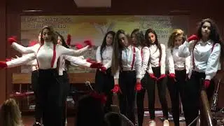 Las niñas De la Iglesia de Bilbao danzan para Dios 