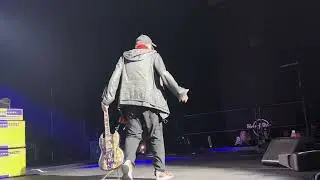 ZZ Top/Rick Nielsen Live: weird guy is ZZ Top&rsquo;s new guitar tech