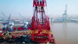 Zhenhua 30 - the world's largest self-propelled single boom crane vessel