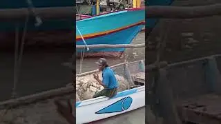 Nelayan di Pelabuhan Pasuruan #pasuruanhits #pelabuhan #mbolangjatim #shorts