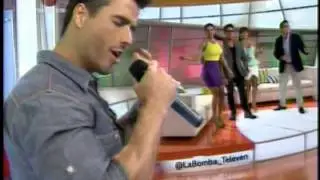 Abrazandote con él - Raúl Olivo (La Bomba)