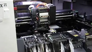 Установщик компонентов Assemblion OPAL II X 2 в работе в компании 
