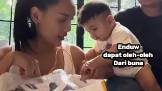 BABY ANDREW DAPAT OLEH-OLEH DARI BUNA RACHEL 