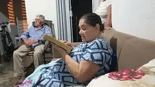Minha vó louvando ao Senhor 🩷🙏🏻🩵