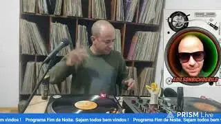 Bailinho em casa ... Do jeito que eu gosto ! 100% no vinil pra nós ! Bora curtir umas... 