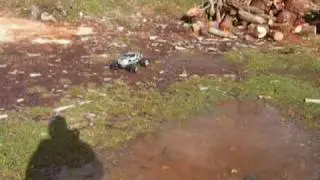 My traxxass e-maxx first water bash !