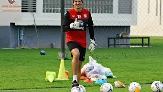 Especific training for goalkeepers: Game situation - Suphanburi FC 2014.
