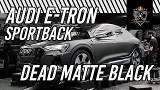 Audi E-TRON Sportback in gewrapped in Dead Matte Black