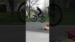 My first time doing a one handed jump #cool #mtb #bike #jump