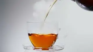 sound of : Pouring A Hot Tea On A Crystal Cup