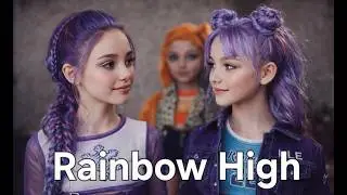 Подержанные куклы, отреставрированные: Rainbow High и Barbie.