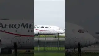 Aeromexico 787 Smooth Landing | Wing flex upon Touchdown at Heathrow-LHR #shorts #planespotting #787