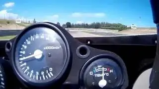 In pista con Honda RC30