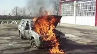 Spegnere incendio auto con dispositivo estinguente FSS