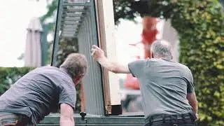 Montage eines fertigen Wintergartendaches per Autokran