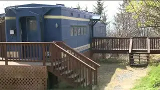 Roadtrippin&rsquo;: All aboard the train car cabin that&rsquo;s oddly perfect for your stay in Homer