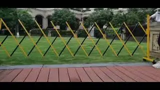 Expandable metal barricade