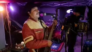 ALTA Y DELGADITA. ESCAPULARIO NORTEÑO