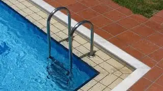 Can coronavirus spread in pool water?