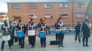 Colegio Mercedes Belzu De dorado 