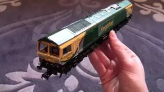 Opening The Bachmann Class 66 In Freightliner PowerHaul Livery