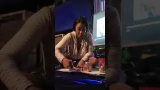 Моя ткань металлического синего цвета здесь.