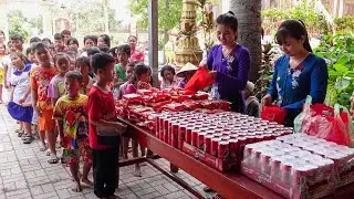 Tết Trung Thu Chú Trung Lam Tặng 250 Bánh Trung Thu Nước Ngọt đến Các Em Nhỏ Khmer và Ở Xóm |HQ#1328