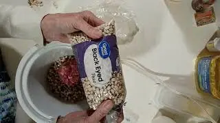 Cleaning and Cooking Pork Loin & Black-Peas in my Crock Pot, for just one 