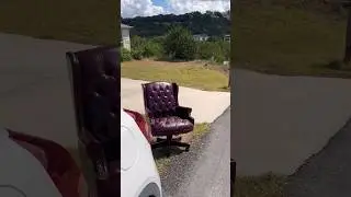 Leather Office Chair TRASHED on The Curb! Take or Leave it?!?! #shorts #trahsfinds #furnitureflip