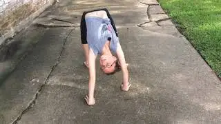 The one line artist! *DRAWING IN A CONTORTION POSE* | Diamond cookieoftruth
